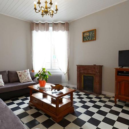 Le Cachet D'Une Maison De Centre-Bourg A โบวัวร์-ซูร์-แมร์ ภายนอก รูปภาพ