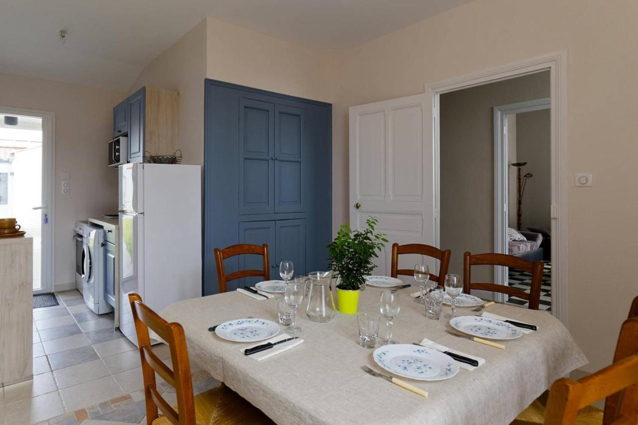 Le Cachet D'Une Maison De Centre-Bourg A โบวัวร์-ซูร์-แมร์ ภายนอก รูปภาพ