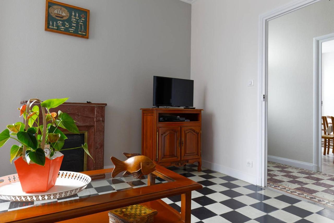Le Cachet D'Une Maison De Centre-Bourg A โบวัวร์-ซูร์-แมร์ ภายนอก รูปภาพ