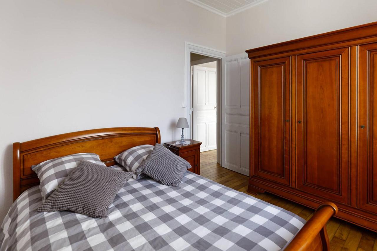 Le Cachet D'Une Maison De Centre-Bourg A โบวัวร์-ซูร์-แมร์ ภายนอก รูปภาพ