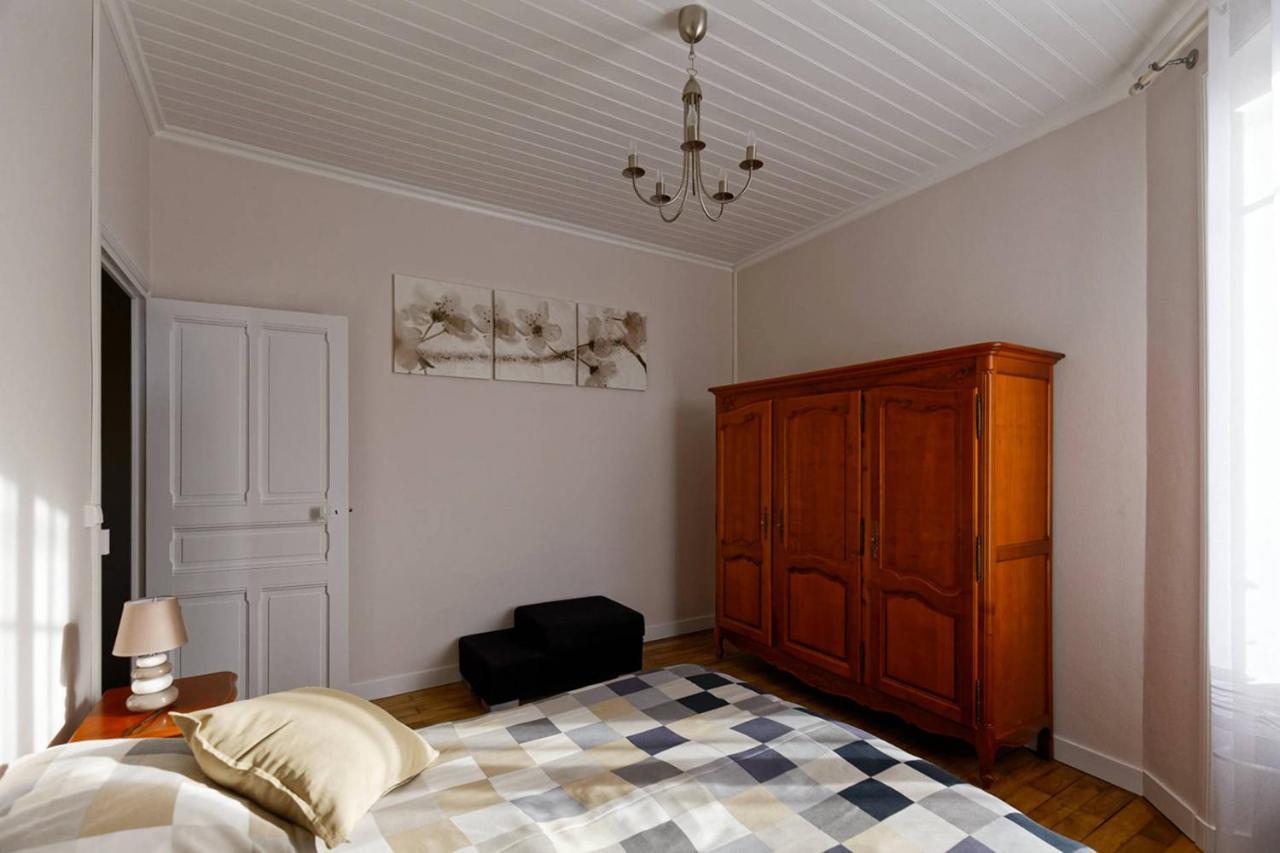 Le Cachet D'Une Maison De Centre-Bourg A โบวัวร์-ซูร์-แมร์ ภายนอก รูปภาพ