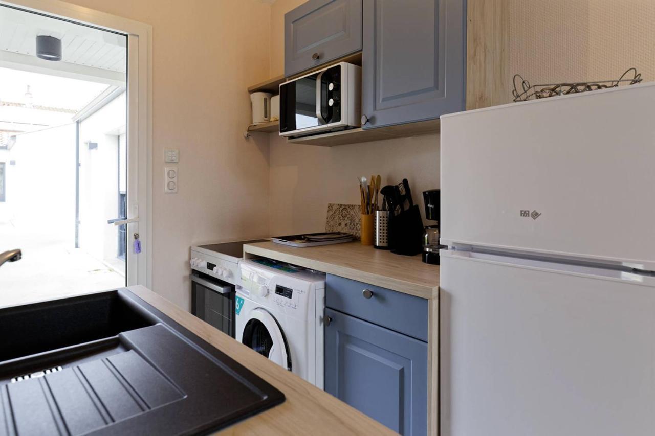 Le Cachet D'Une Maison De Centre-Bourg A โบวัวร์-ซูร์-แมร์ ภายนอก รูปภาพ