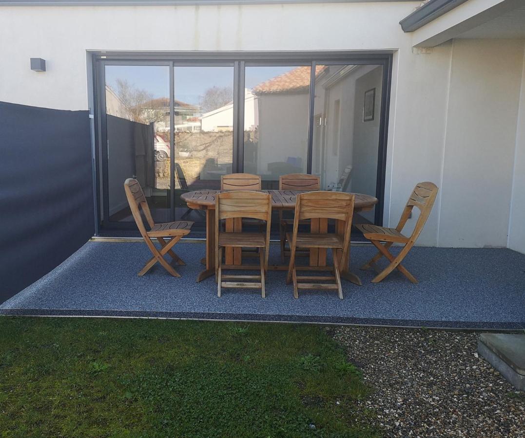 Le Cachet D'Une Maison De Centre-Bourg A โบวัวร์-ซูร์-แมร์ ภายนอก รูปภาพ
