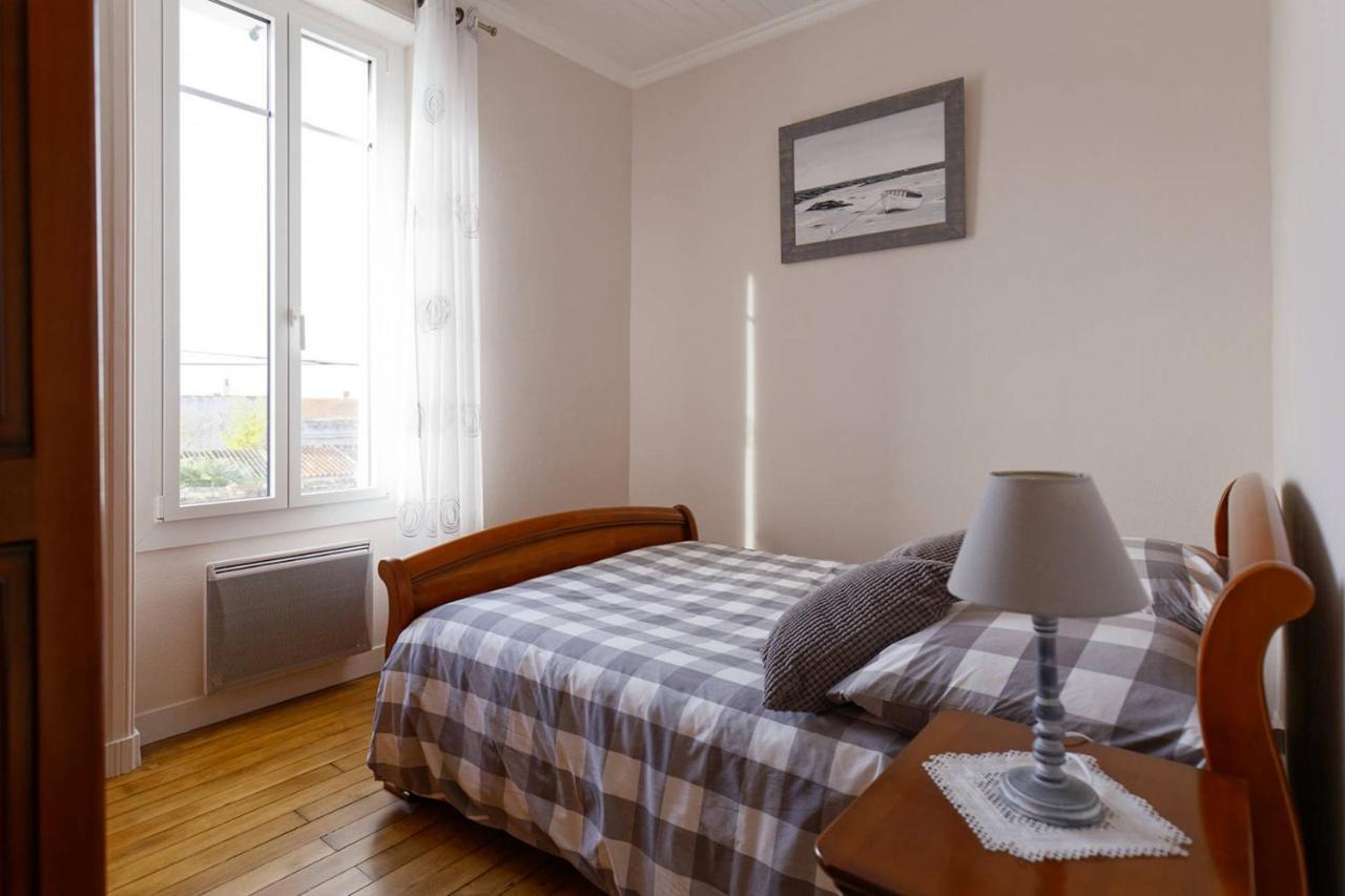 Le Cachet D'Une Maison De Centre-Bourg A โบวัวร์-ซูร์-แมร์ ภายนอก รูปภาพ