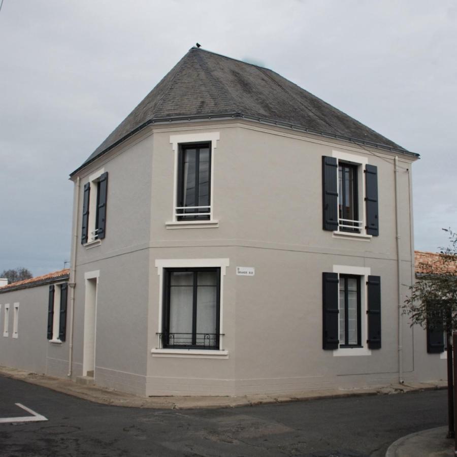 Le Cachet D'Une Maison De Centre-Bourg A โบวัวร์-ซูร์-แมร์ ภายนอก รูปภาพ
