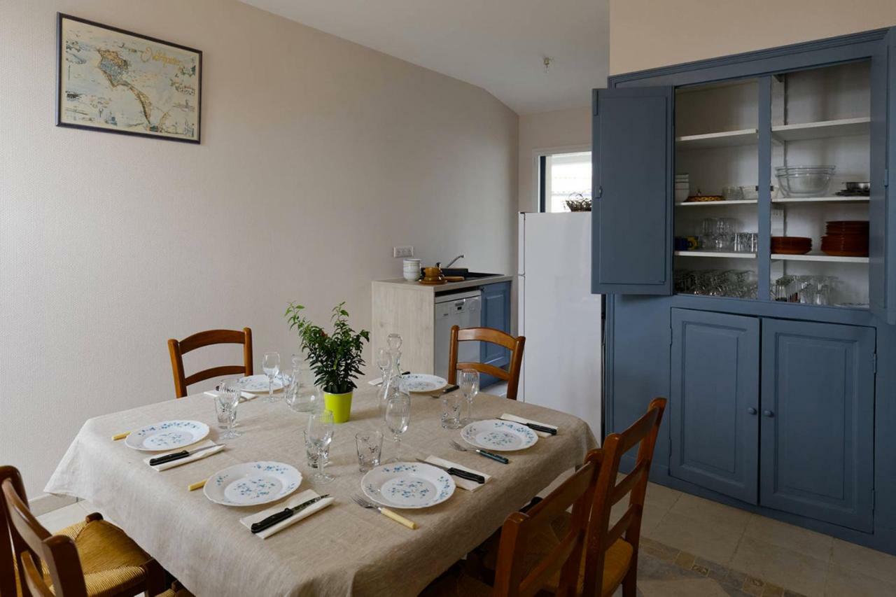 Le Cachet D'Une Maison De Centre-Bourg A โบวัวร์-ซูร์-แมร์ ภายนอก รูปภาพ