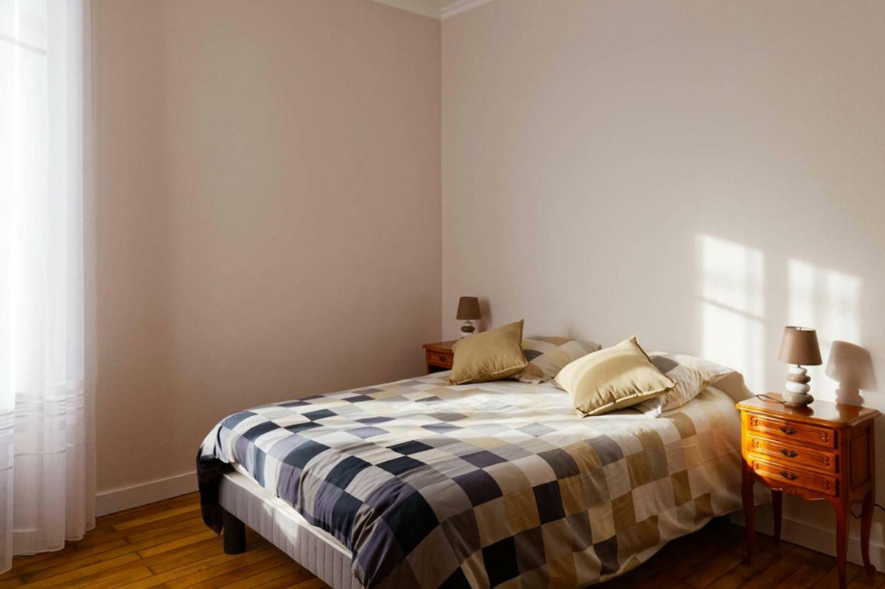 Le Cachet D'Une Maison De Centre-Bourg A โบวัวร์-ซูร์-แมร์ ภายนอก รูปภาพ
