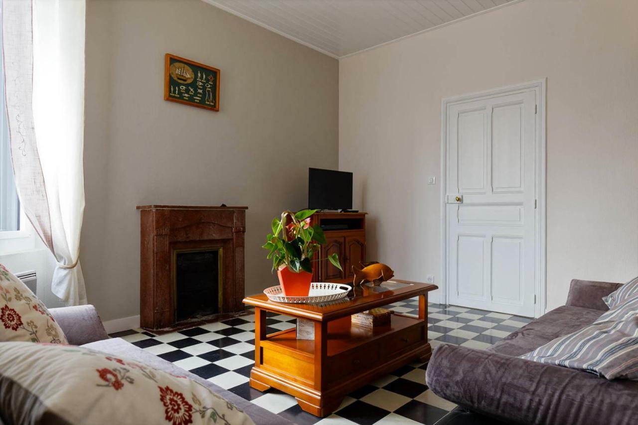 Le Cachet D'Une Maison De Centre-Bourg A โบวัวร์-ซูร์-แมร์ ภายนอก รูปภาพ