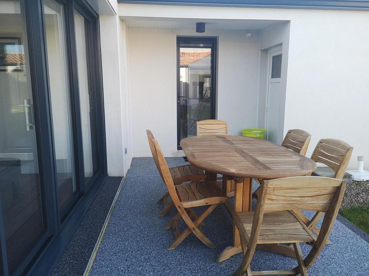 Le Cachet D'Une Maison De Centre-Bourg A โบวัวร์-ซูร์-แมร์ ภายนอก รูปภาพ